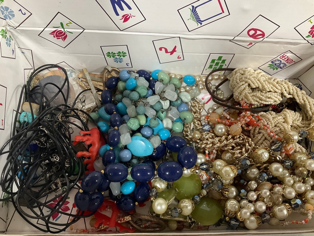 Various Costume Jewelry: Various Costume Jewelry