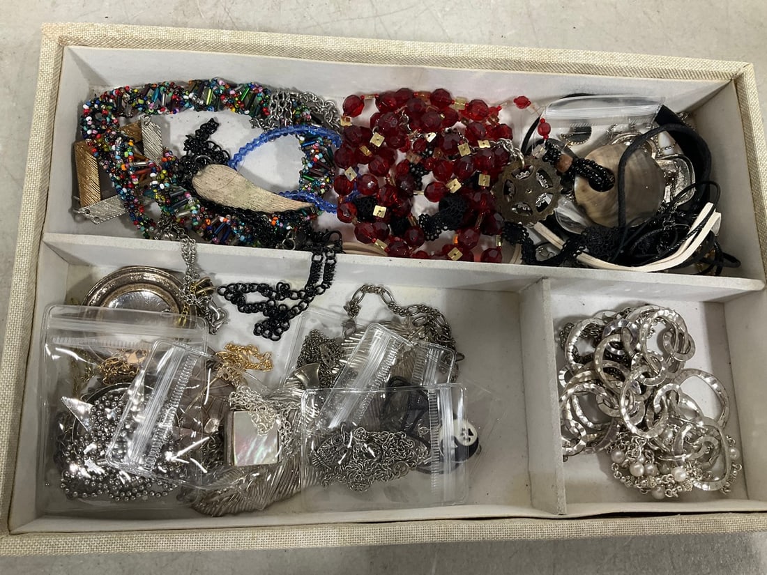 Various Costume Jewelry: Various Costume Jewelry