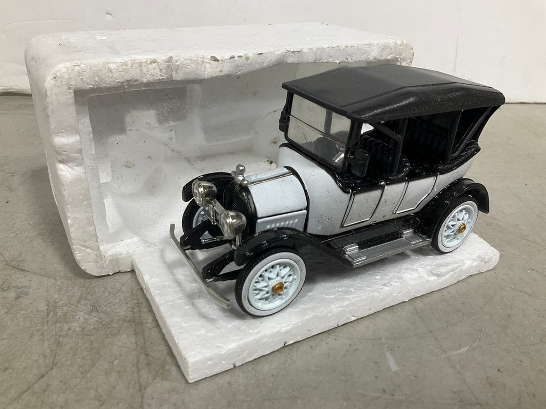 National Motor Museum 1915 Chevrolet 5 Passenger Baby Grand Diecast Model: National Motor Museum 1915 Chevrolet 5 Passenger Baby Grand Diecast Model