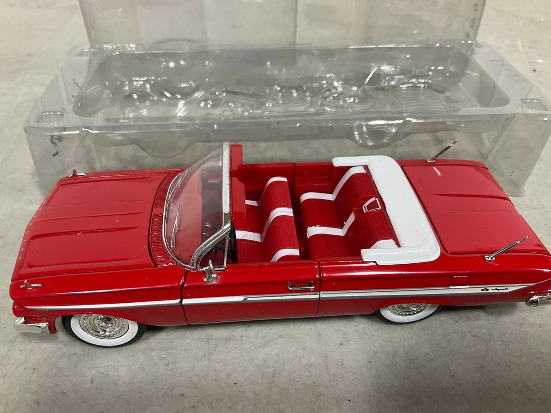 National Motor Museum 1961 Chevrolet Impala Diecast Model: National Motor Museum 1961 Chevrolet Impala Diecast Model