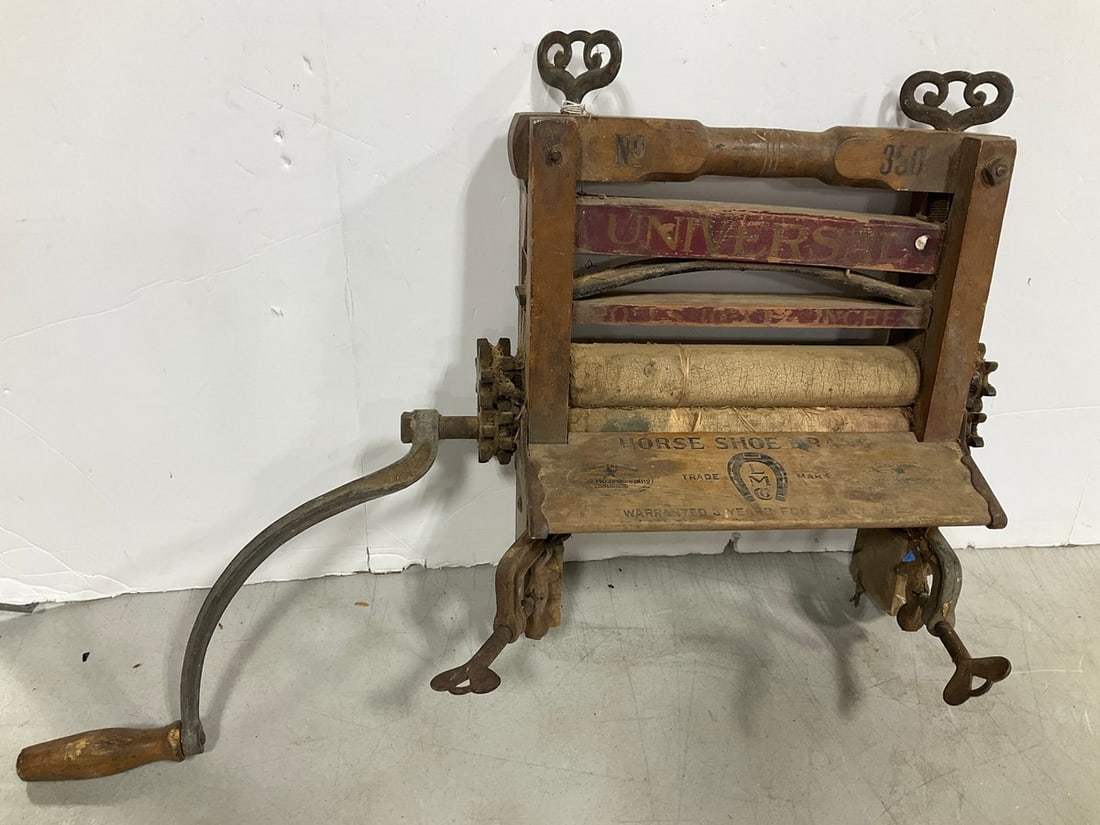 Vintage Wringer (1 of 1)