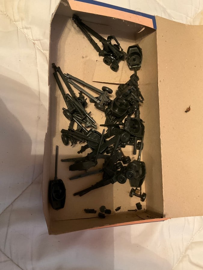 Dealer Pack HO Model Miniatures Military tanks HO, OO Scale (1 of 1)