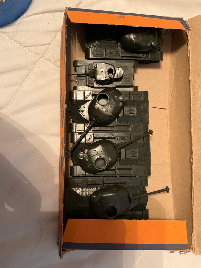 Dealer Pack HO Model Miniatures Military tanks HO, OO Scale (1 of 1)