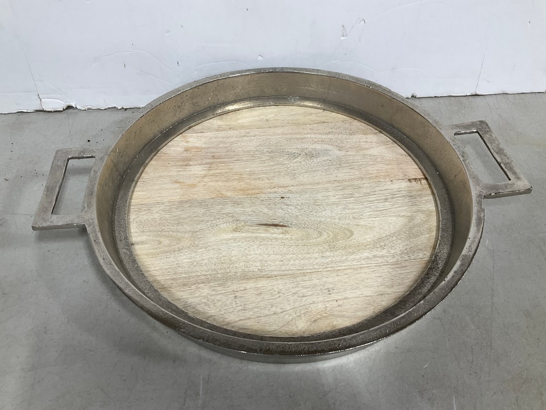 Vintage metal and wood serving tray(19in.across): Vintage metal and wood serving tray(19in.across)