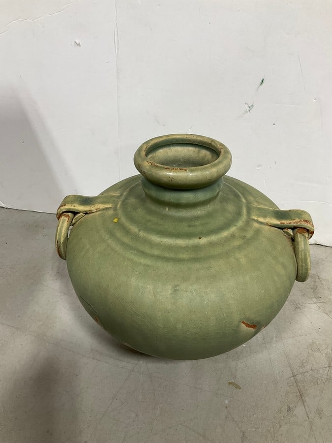 Vintage chinese style glazed ceramic vase(8.25in.tall): Vintage chinese style glazed ceramic vase(8.25in.tall)