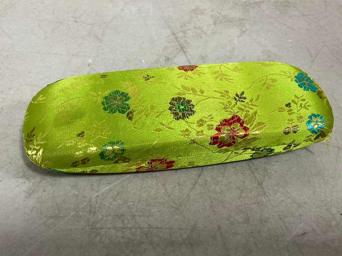 Vintage hand embroidered glasses case: Vintage hand embroidered glasses case