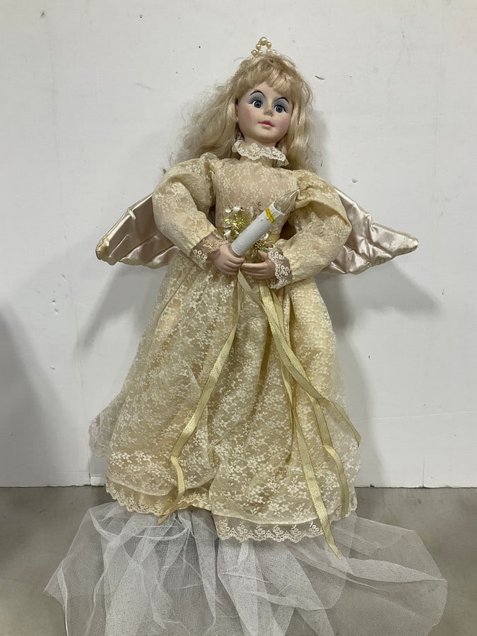 Vintage porcelain angel doll: Vintage porcelain angel doll