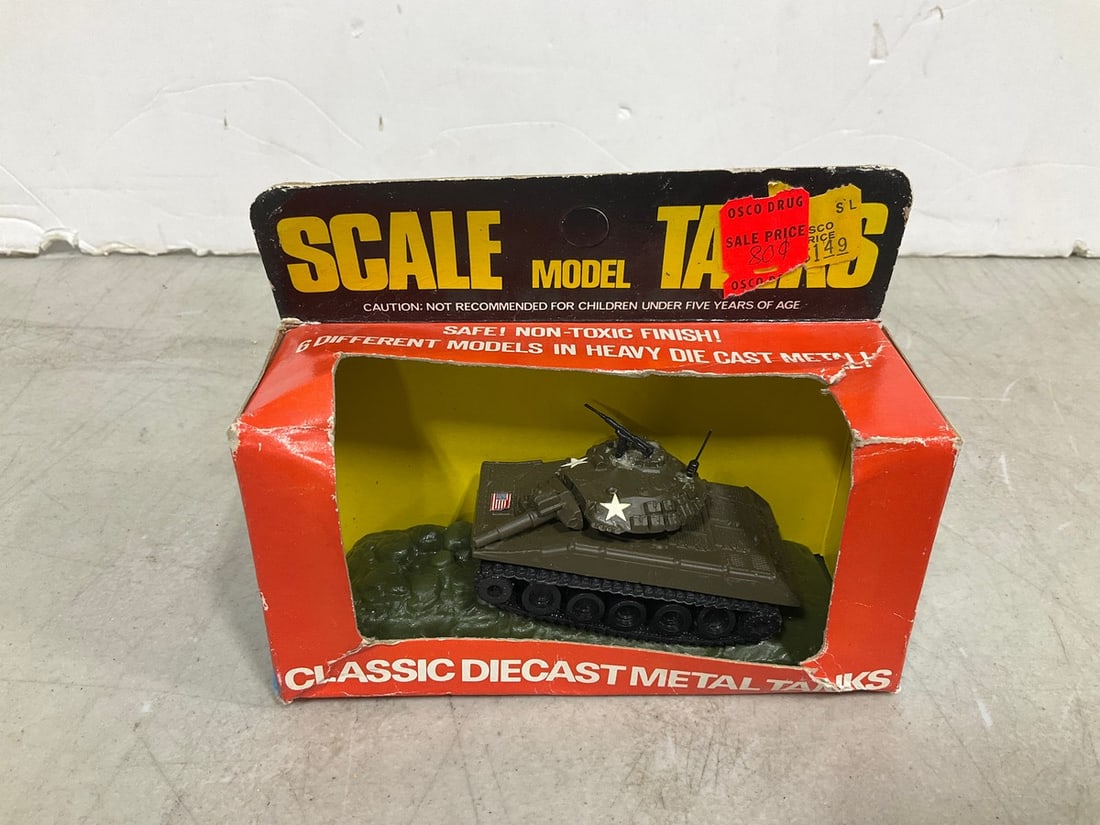 Collectible scale model tanks*new in package*: Collectible scale model tanks*new in package*