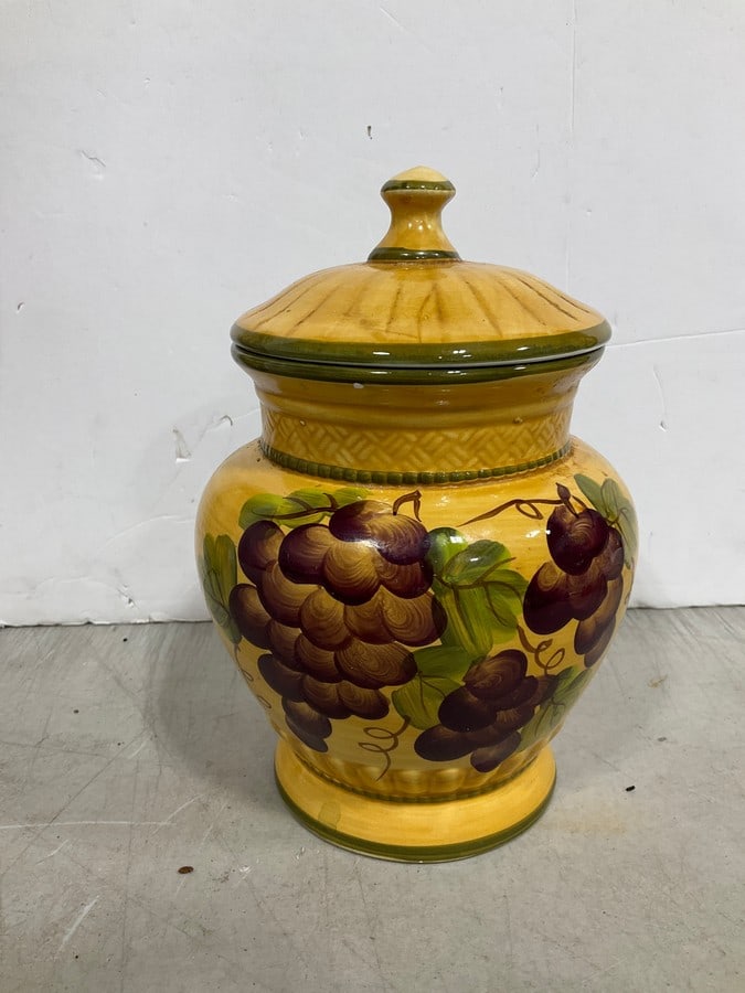 Vintage ceramic canister: Vintage ceramic canister