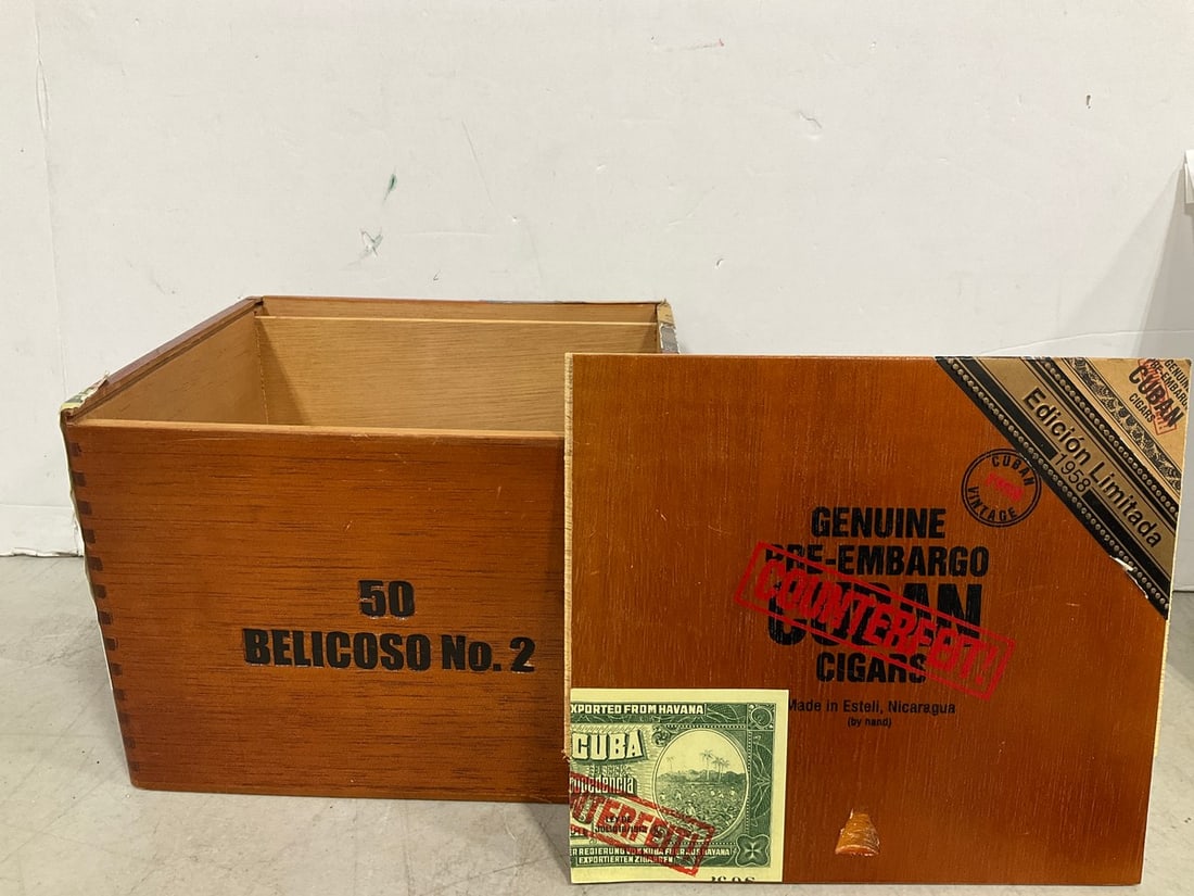 Vintage Cigar Box: Vintage Cigar Box