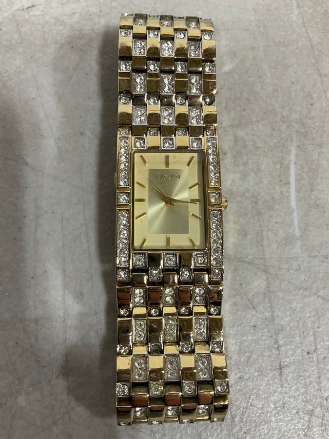 Elgin Watch with Diamond Accents: Elgin Watch with Diamond Accents