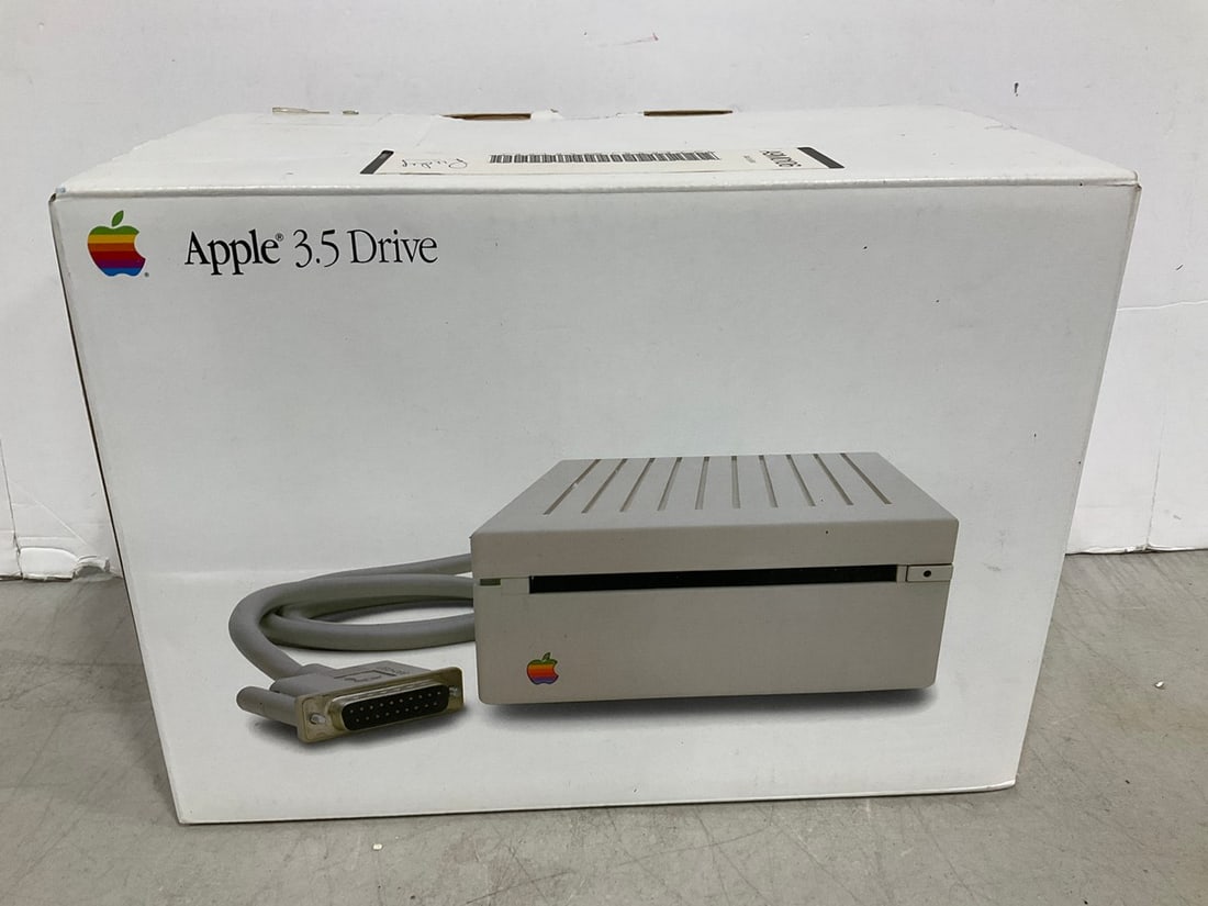 Vintage apple 3.5 disc drive mint condition box: Vintage apple 3.5 disc drive mint condition box