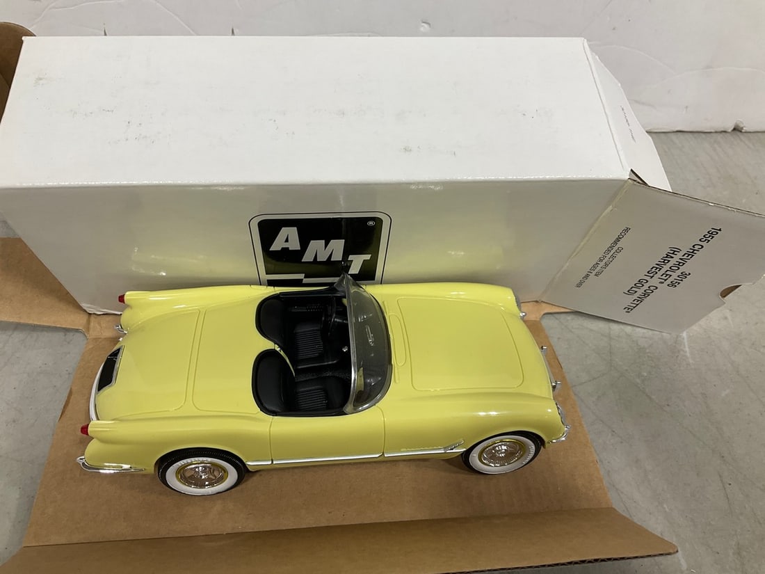 ERTL Chevrolet Corvette Dealer Promo Car - Gold: ERTL Chevrolet Corvette Dealer Promo Car - Gold