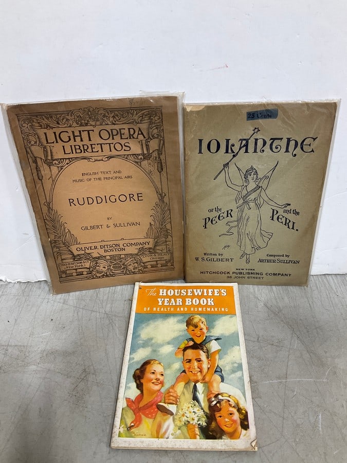 Vintage opera booklets and Housewife's yearbook: Vintage opera booklets and Housewife's yearbook