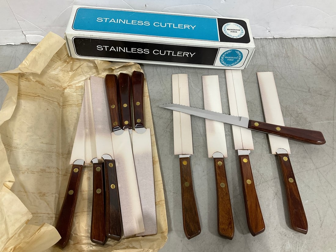 Vintage steak knives*new*: Vintage steak knives*new*
