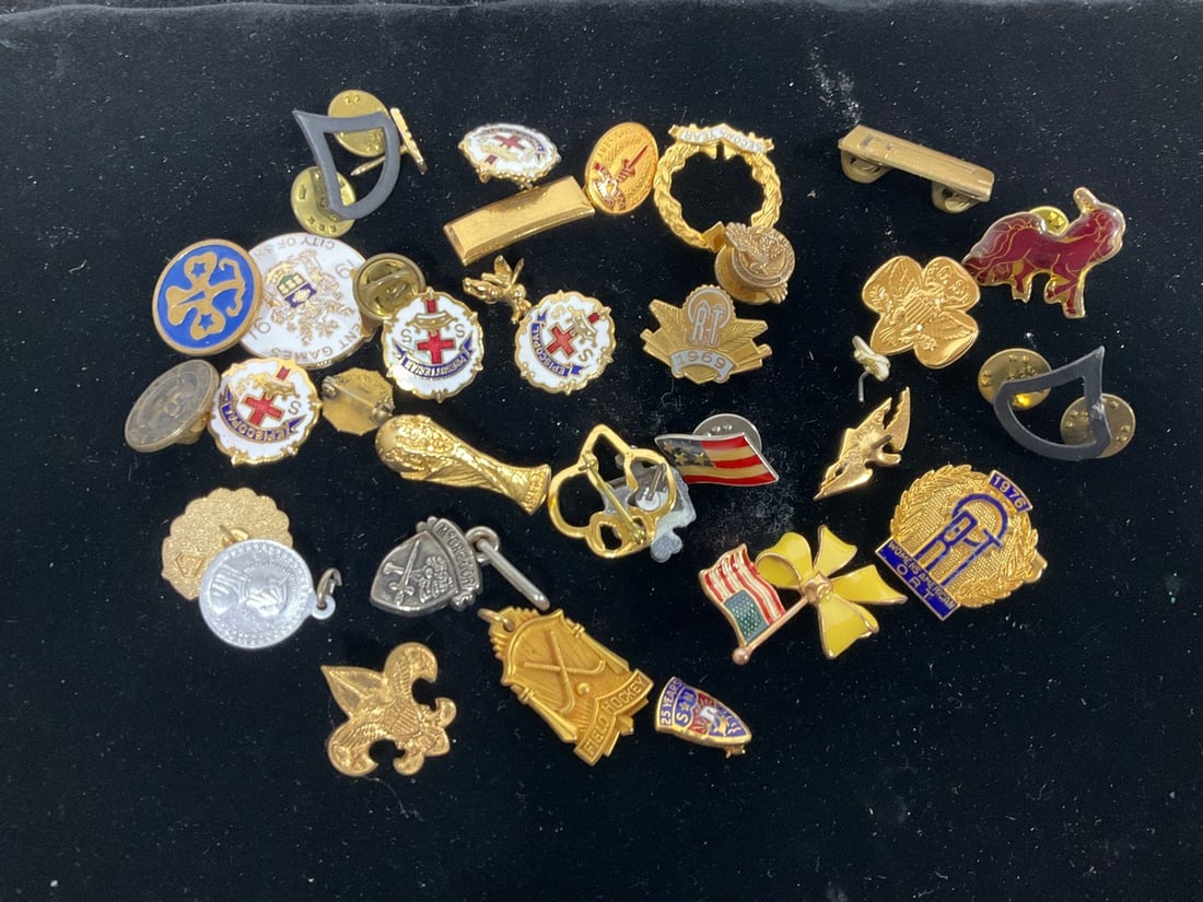 Vintage Military Pins: Vintage Military Pins
