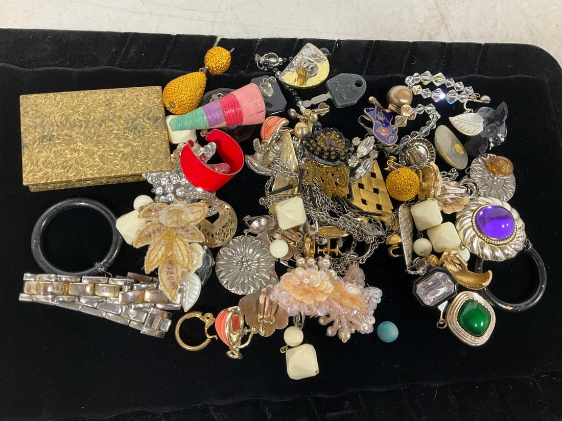 Various Costume Jewelry: Various Costume Jewelry