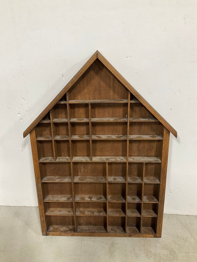 Vintage Wooden Trinket Shelf (15inx21.5in): Vintage Wooden Trinket Shelf (15inx21.5in)