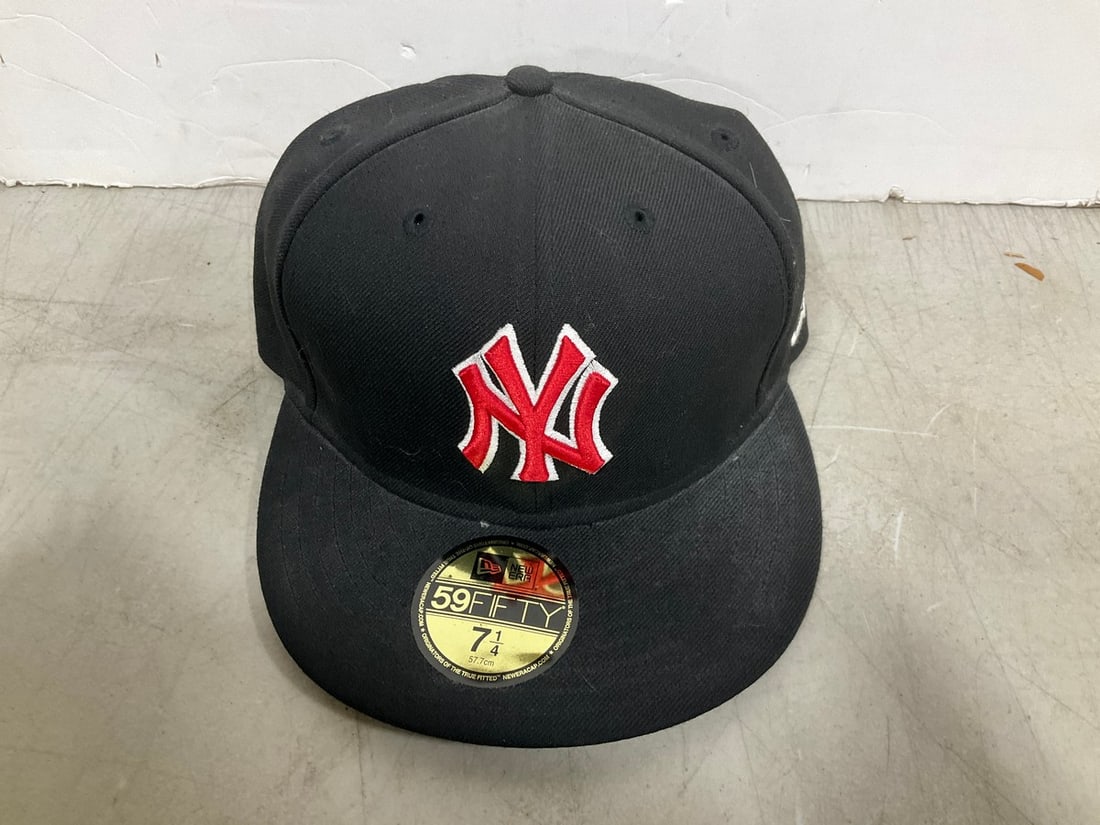Yankees Hat (Size: 7 1/4): Yankees Hat (Size: 7 1/4)