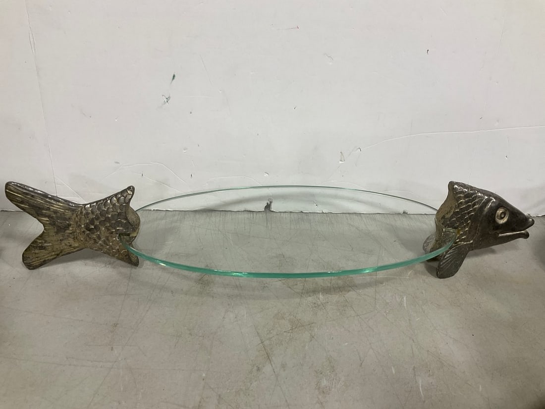 Glass Top Fish Table (5inx25.5inx8in): Glass Top Fish Table (5inx25.5inx8in)