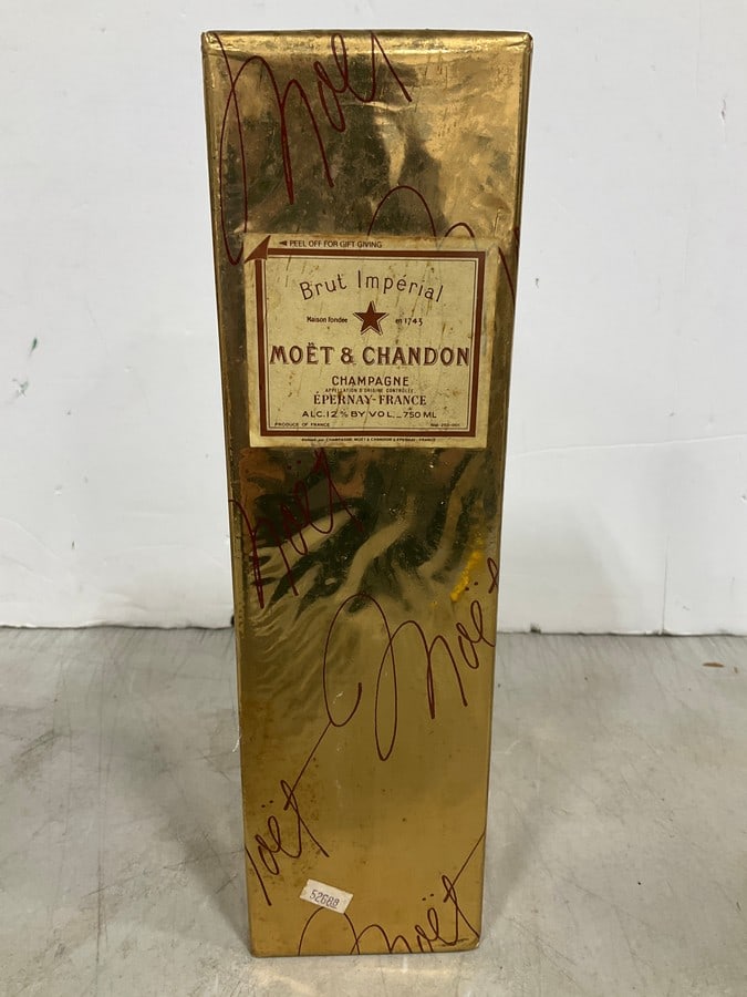 Moet & Chandon Champagne - 750ml (12%) *SEALED* (1 of 1)