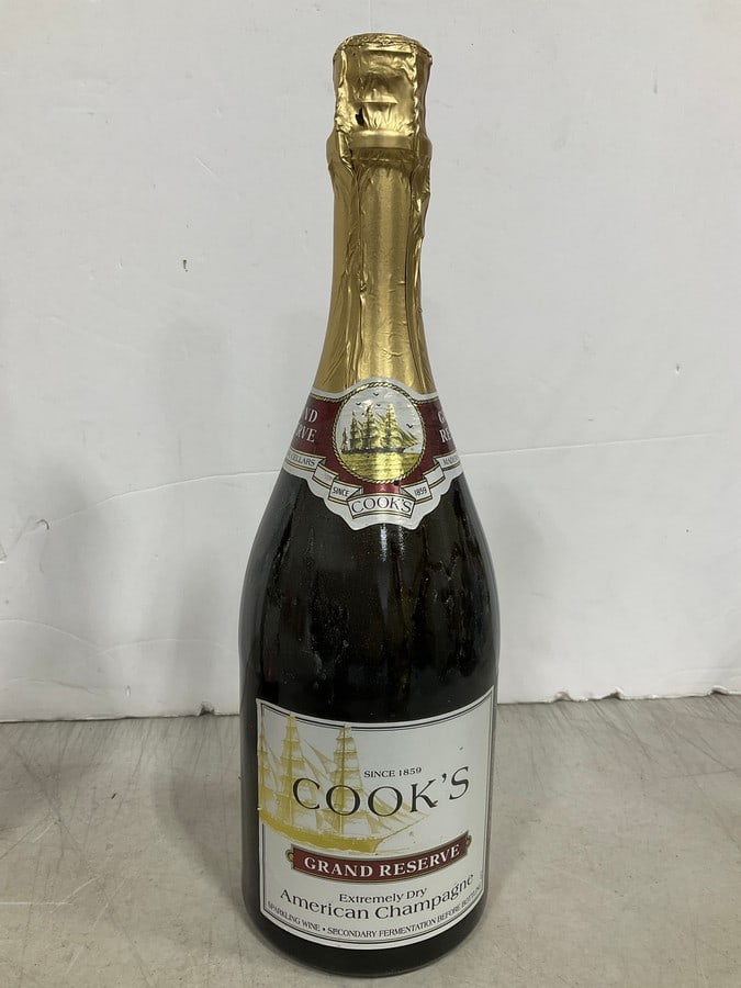 Cooks Grand Reserve Champagne - 750 ml (11.5%) *SEALED*: Cooks Grand Reserve Champagne - 750 ml (11.5%) *SEALED*