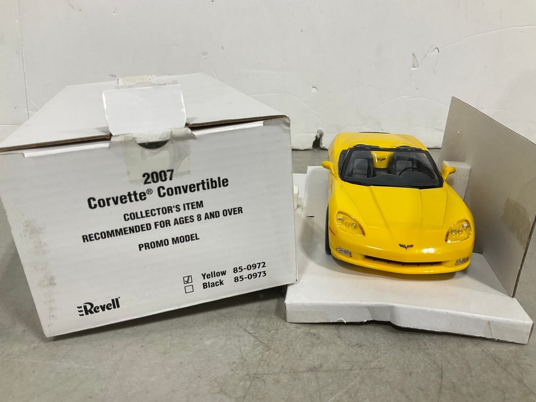 Revell 2007 Corvette Convertible Dealer Promo Car - Yellow: Revell 2007 Corvette Convertible Dealer Promo Car - Yellow