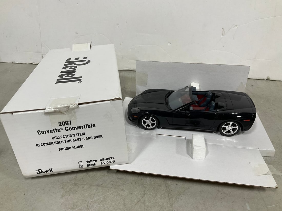 Revell 2007 Corvette Convertible Dealer Promo Car - Black: Revell 2007 Corvette Convertible Dealer Promo Car - Black