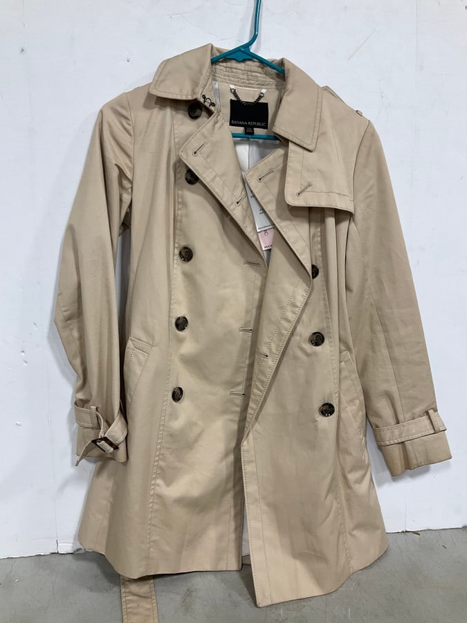 Banana Republic Button Up Jacket (Size: XS) *NEW with Tags*: Banana Republic Button Up Jacket (Size: XS) *NEW with Tags*