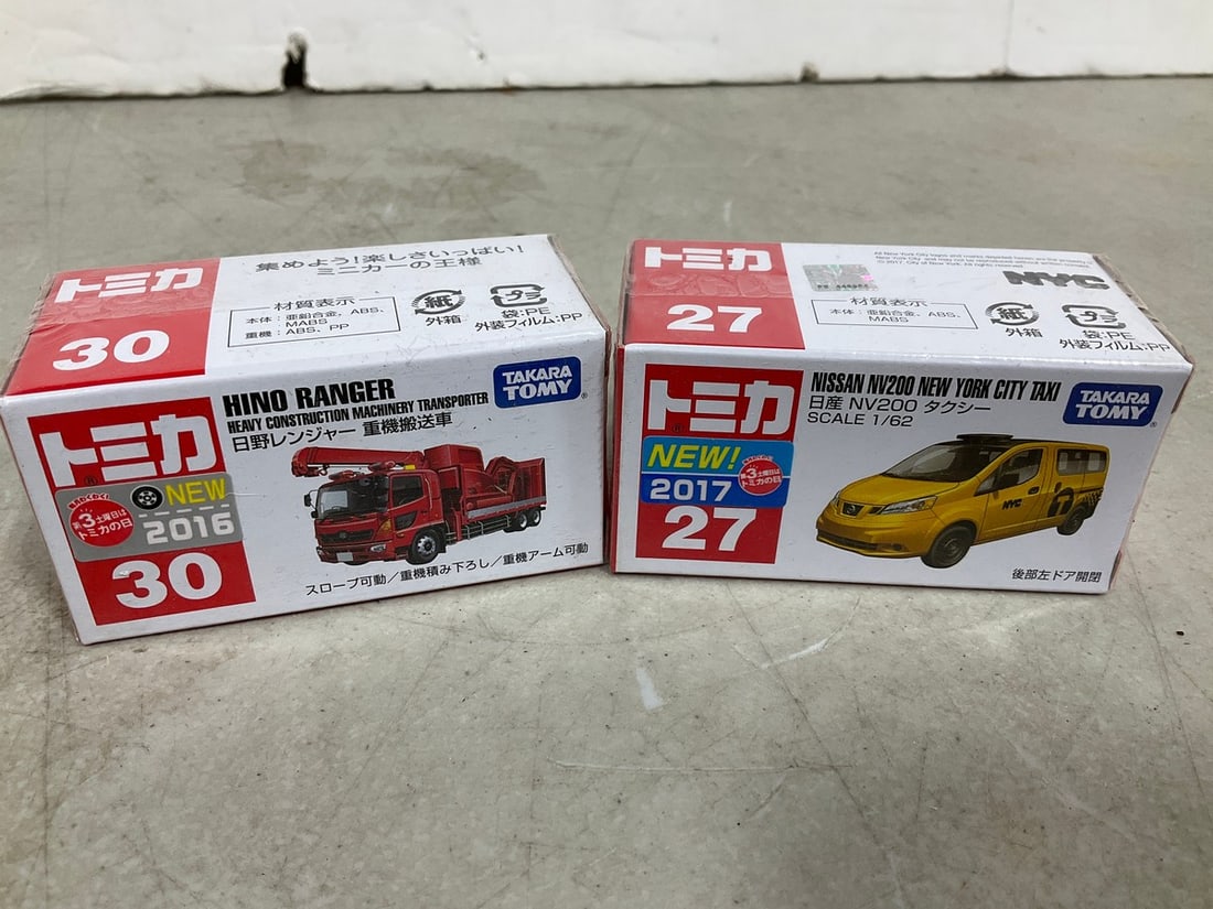 Tomy Hino Ranger and Nissan NV200 New York City Taxi Model Cars: Tomy Hino Ranger and Nissan NV200 New York City Taxi Model Cars