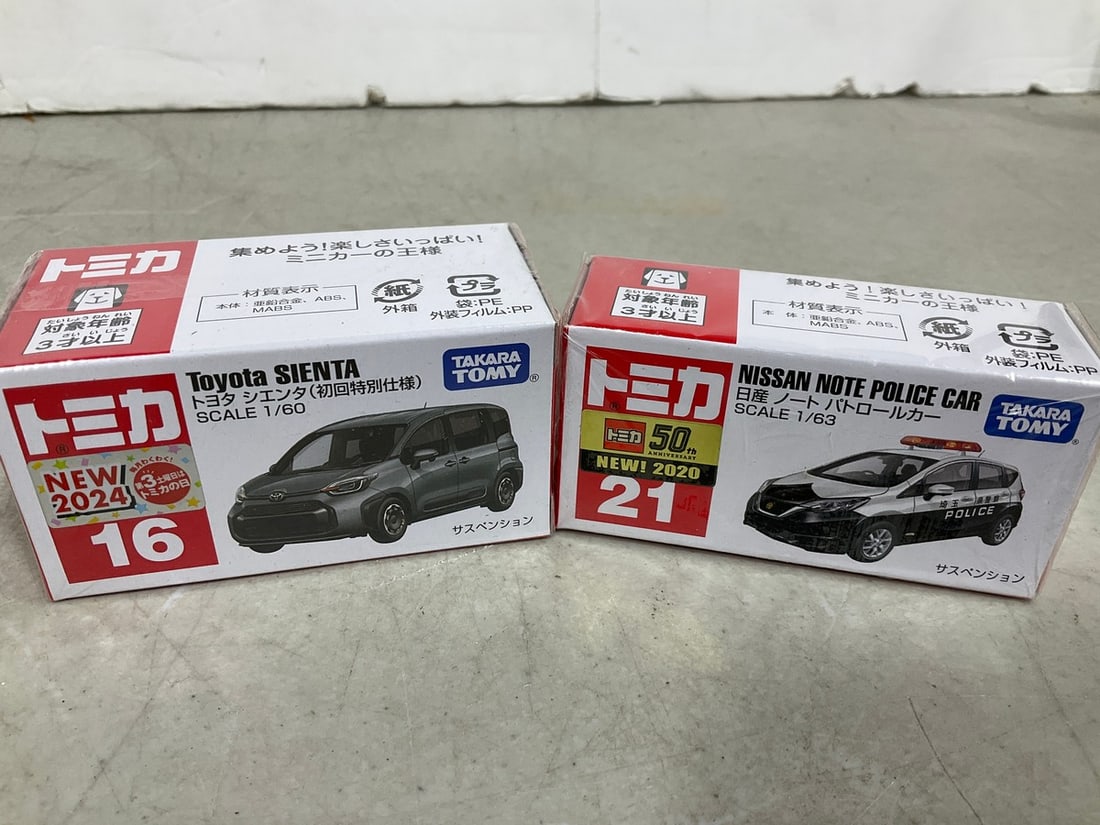 Tomy Toyota Sienta and Nissan Note Police Car Model Cars: Tomy Toyota Sienta and Nissan Note Police Car Model Cars