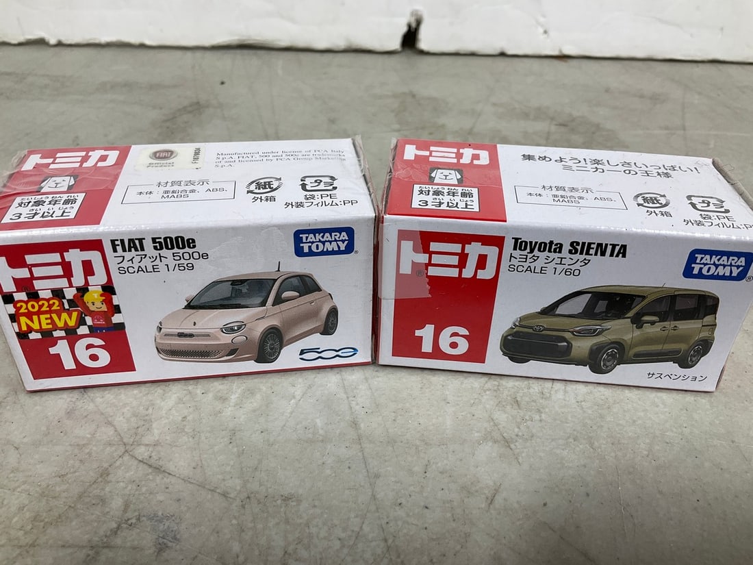 Tomy Fiat 500e and Toyota Sienta Model Cars: Tomy Fiat 500e and Toyota Sienta Model Cars