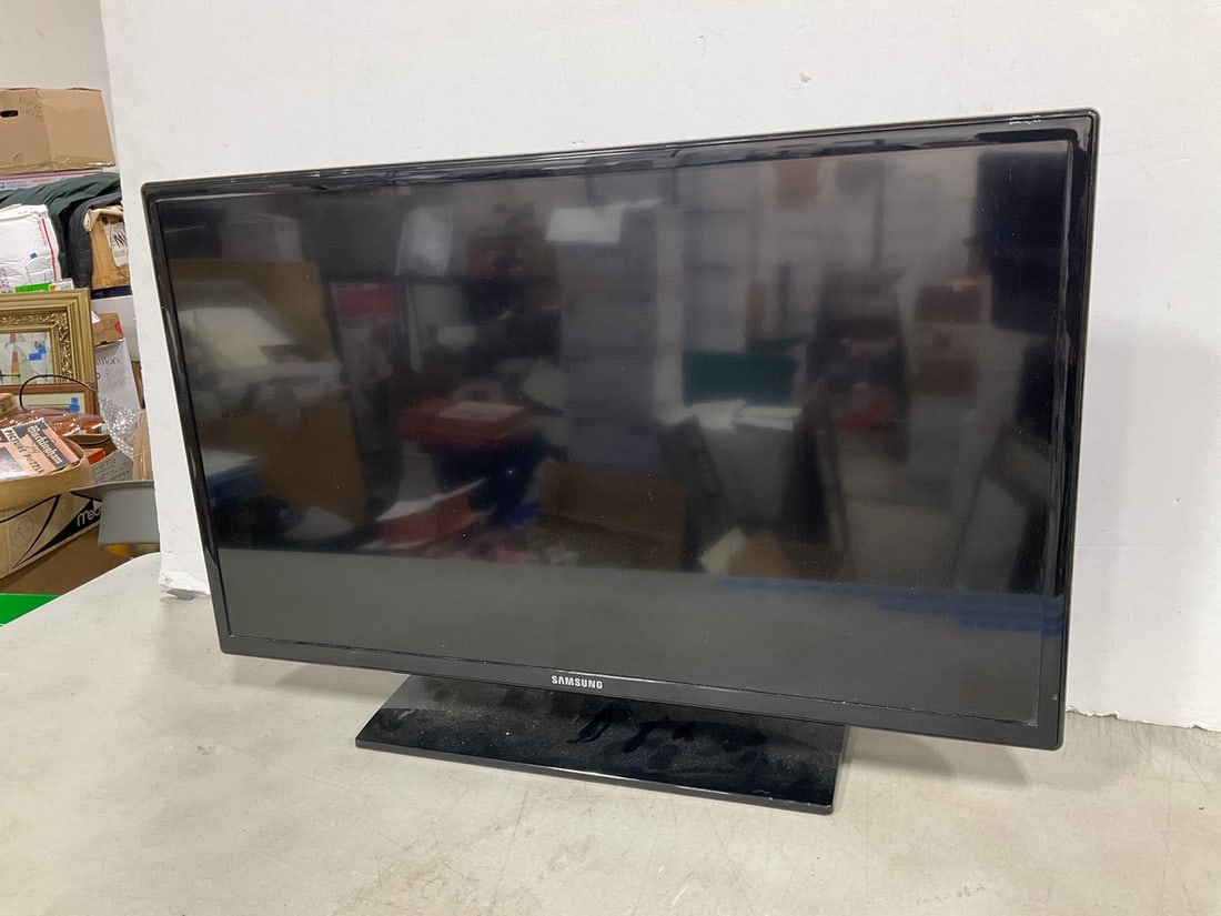 32in Samsung TV (1 of 1)