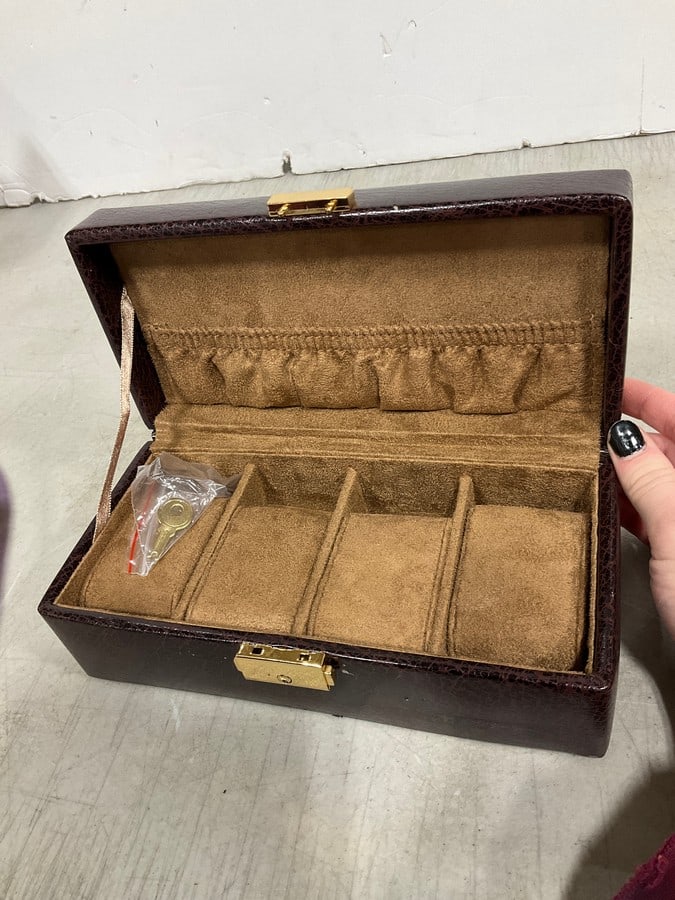 Leather 4 Slot Watch Case with Key: Leather 4 Slot Watch Case with Key