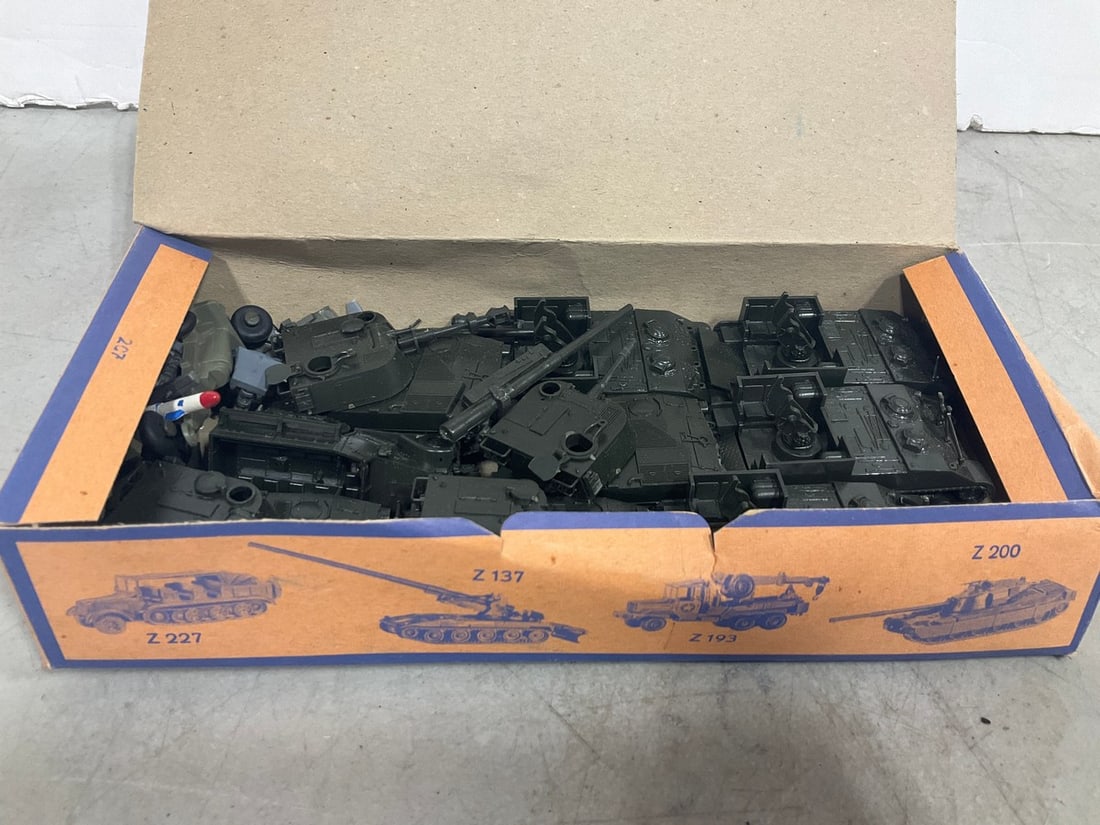 Model Miniatures Minitanks Dealer Pack: Model Miniatures Minitanks Dealer Pack