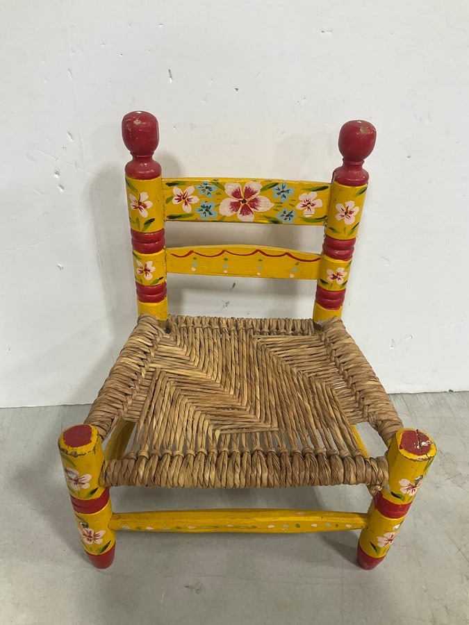 Vintage Mexican Folk Art Childrens Chair (17in Tall): Vintage Mexican Folk Art Childrens Chair (17in Tall)