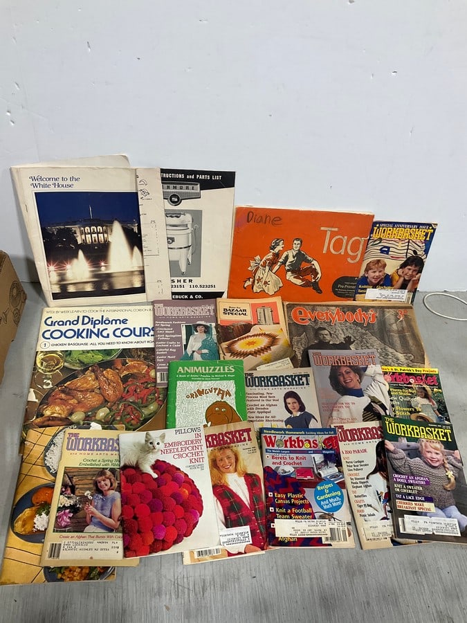 Vintage Magazines/Booklets: Vintage Magazines/Booklets