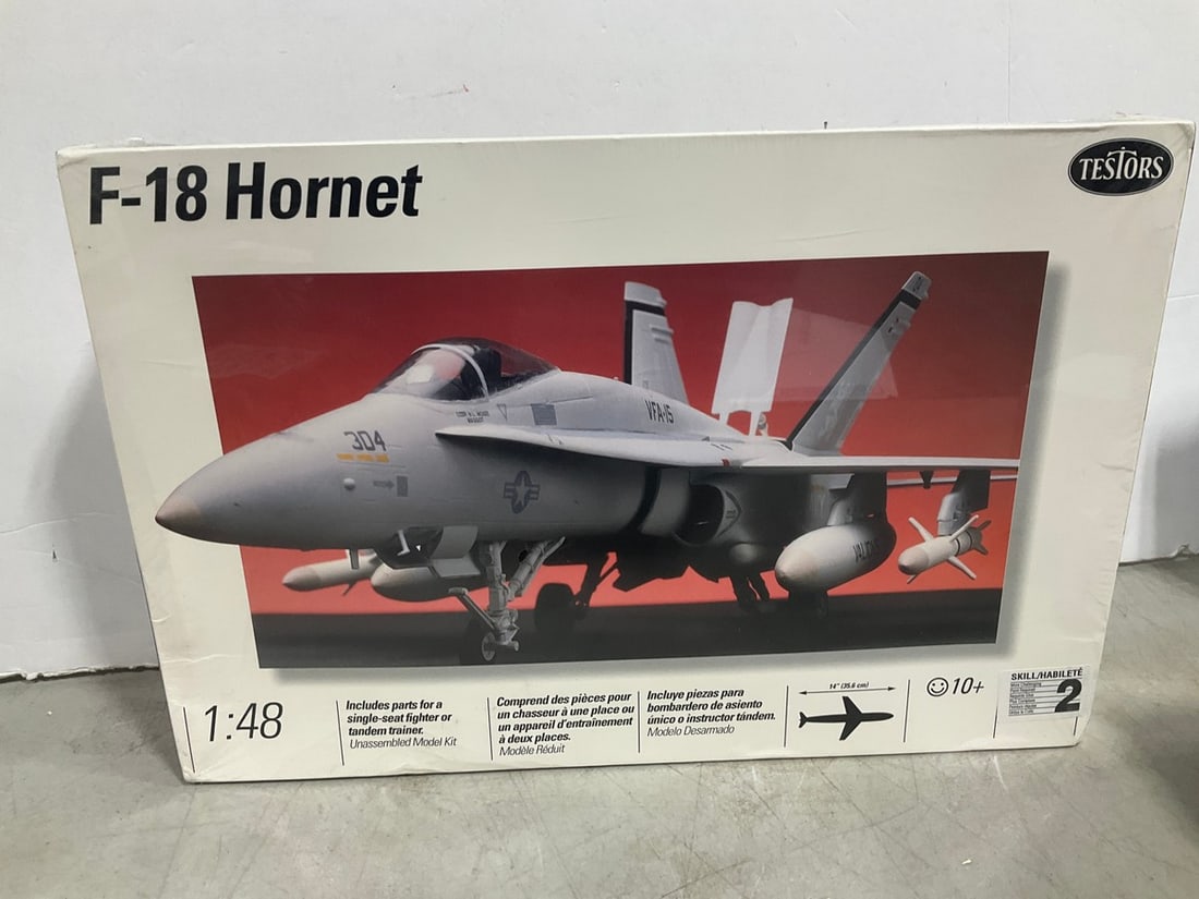 F-18 Hornet 1:48 Scale Model *new in box*: F-18 Hornet 1:48 Scale Model *new in box*