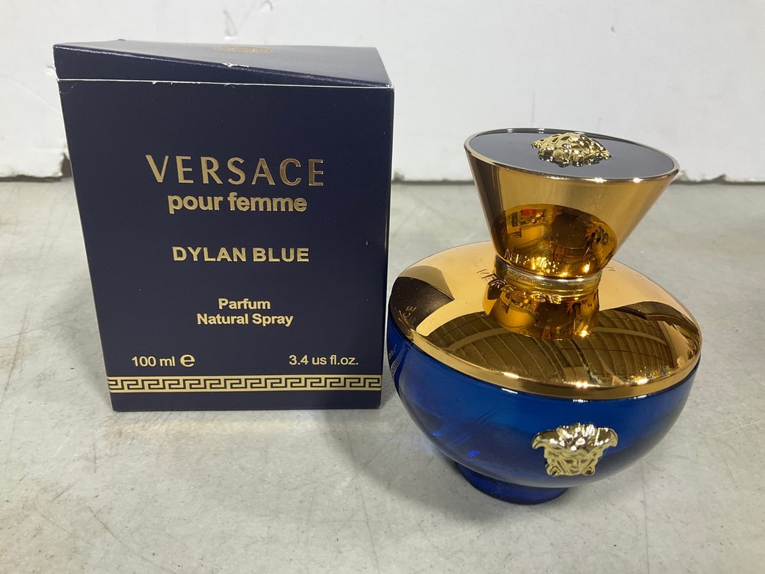 Versace Pour Femme Dylan Blue Parfum Spray *new in box*: Versace Pour Femme Dylan Blue Parfum Spray *new in box*
