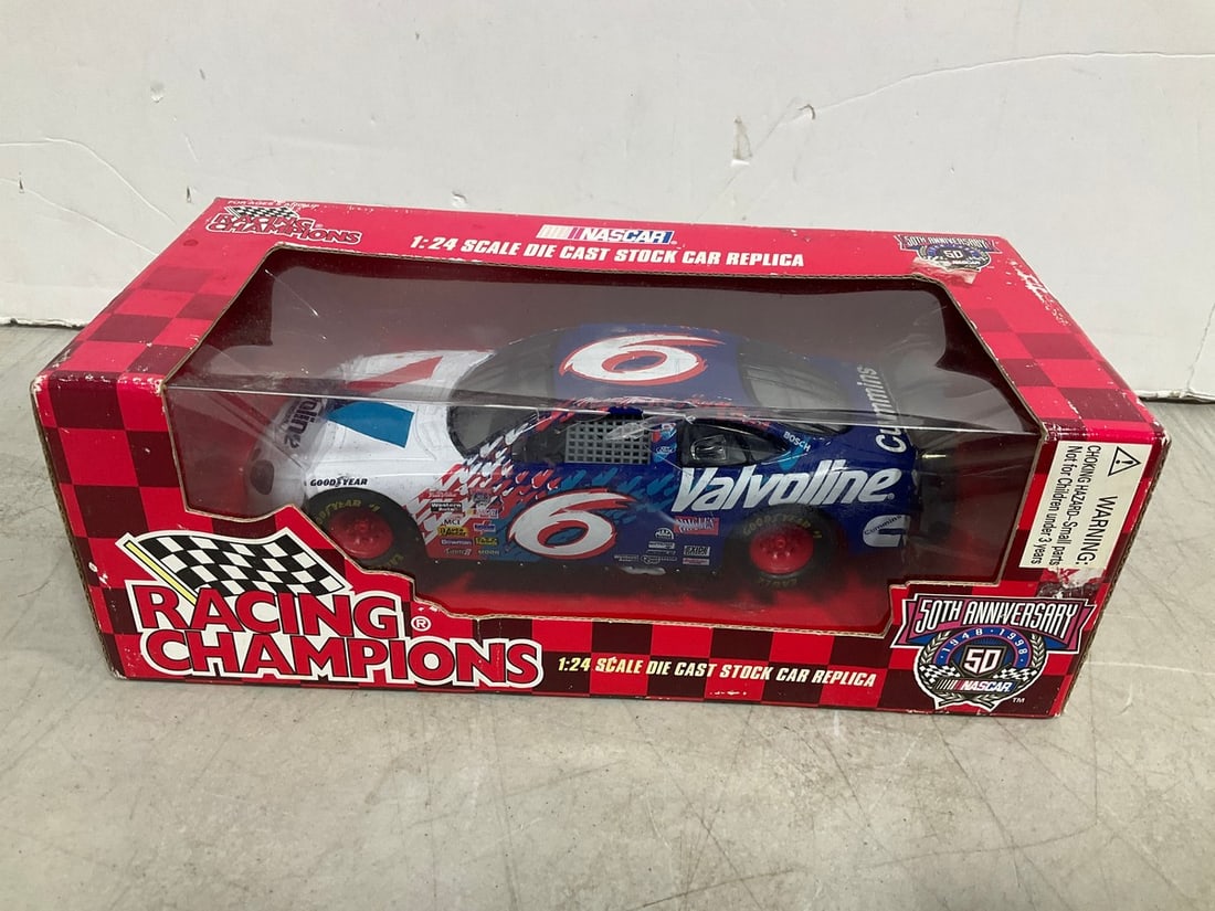 Racing Champions 1:24 Die Cast Stock Car *new in box*: Racing Champions 1:24 Die Cast Stock Car *new in box*