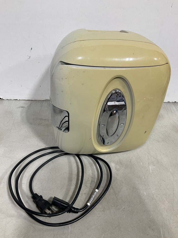 Vintage Miniature Fridge: Vintage Miniature Fridge