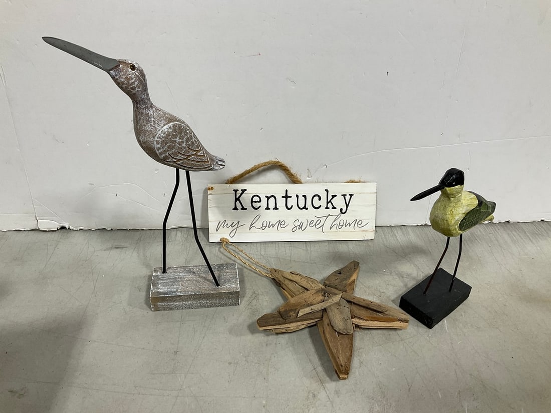 Various Wooden Bird Statues, and Wall Hanging Decor: Various Wooden Bird Statues, and Wall Hanging Decor