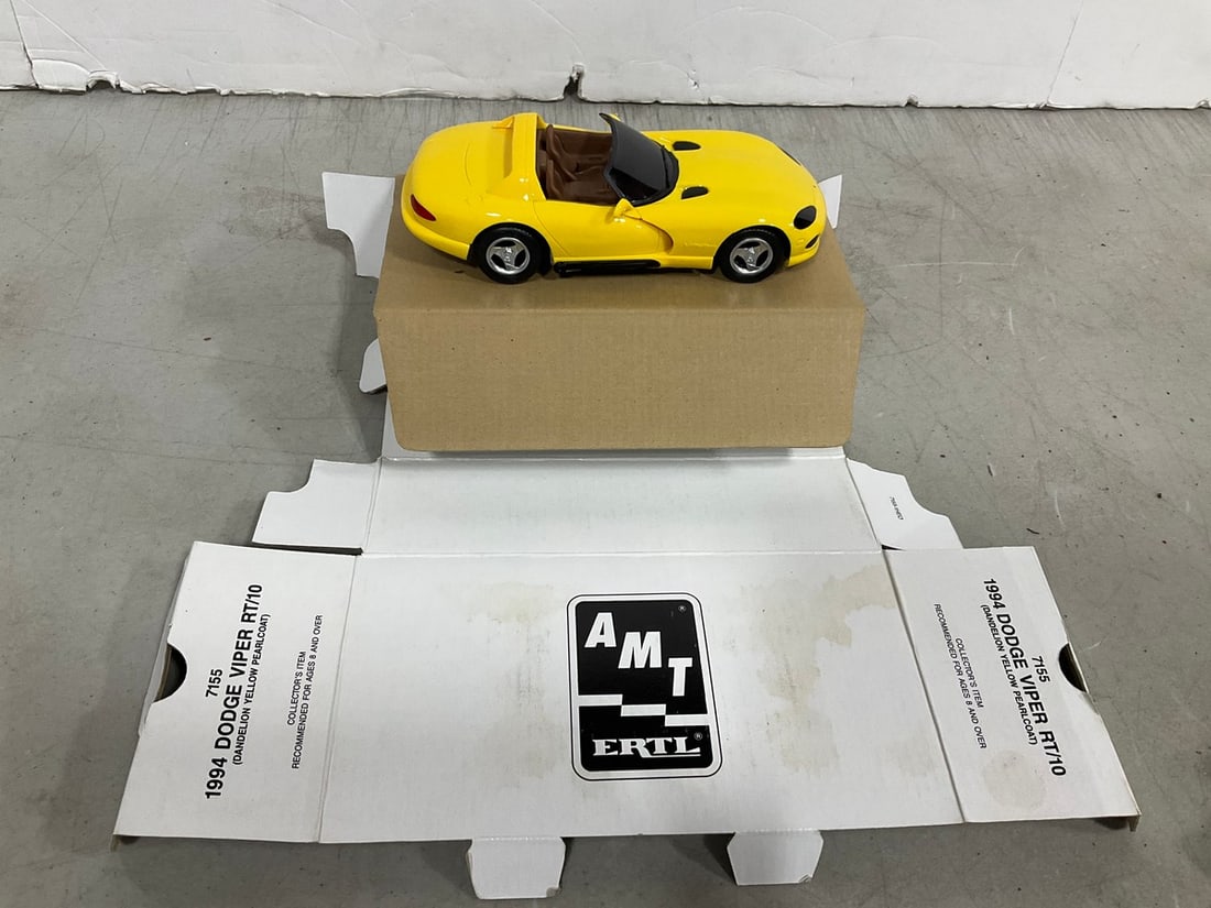ERTL 1994 Dodge Viper RT/10 Dealer Promo Car *new in box*: ERTL 1994 Dodge Viper RT/10 Dealer Promo Car *new in box*