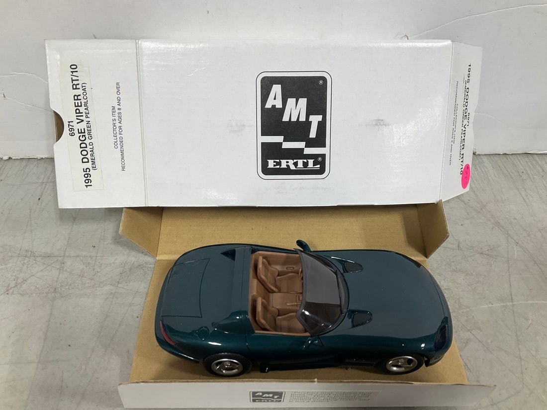 ERTL 1995 Dodge Viper RT/10 Dealer Promo Car *new in box*: ERTL 1995 Dodge Viper RT/10 Dealer Promo Car *new in box*