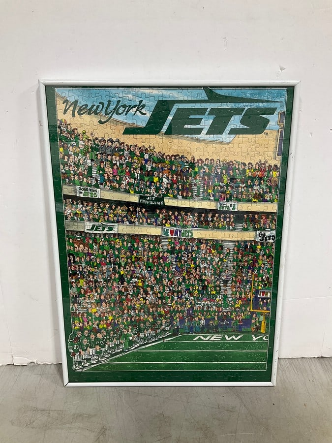 NY Jets framed print(frame cracked-15in.x20.5in.): NY Jets framed print(frame cracked-15in.x20.5in.)