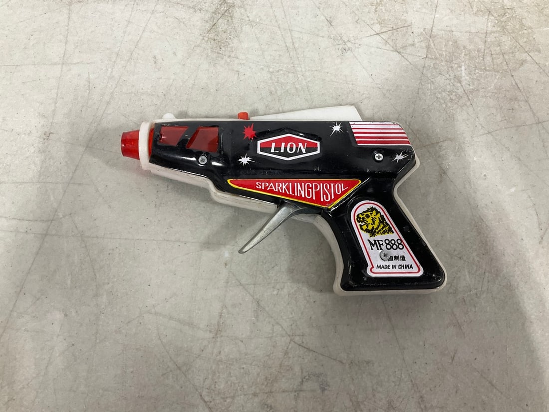 Vintage sparkling pistol toy: Vintage sparkling pistol toy