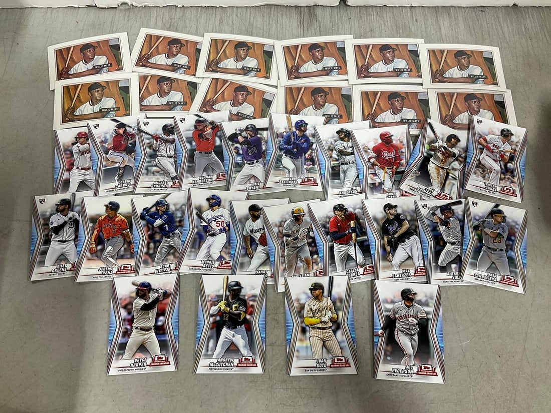 Various collectible baseball cards: Various collectible baseball cards