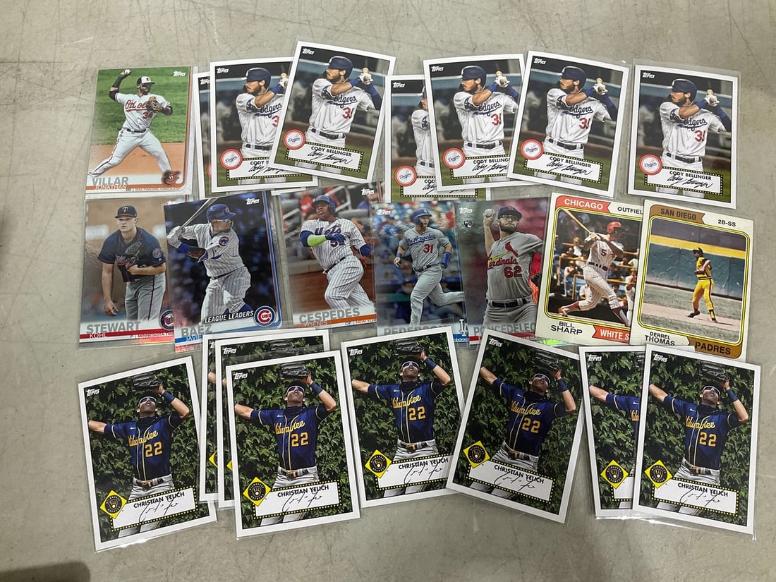 Various collectible baseball cards: Various collectible baseball cards
