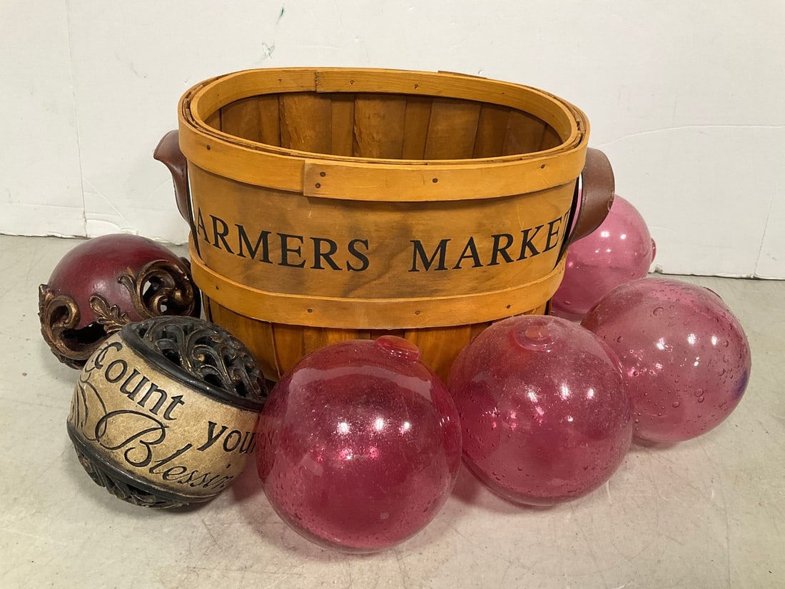 Various Decorative Balls, and Farmers Market Basket (7inx11inx8.5in): Various Decorative Balls, and Farmers Market Basket (7inx11inx8.5in)