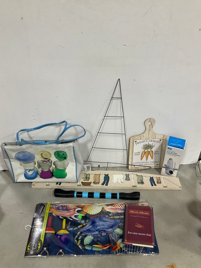 Various Wall Decor, Garage Light Bulb/Camera, Mini Doormat, Life Handbag, and more: Various Wall Decor, Garage Light Bulb/Camera, Mini Doormat, Life Handbag, and more